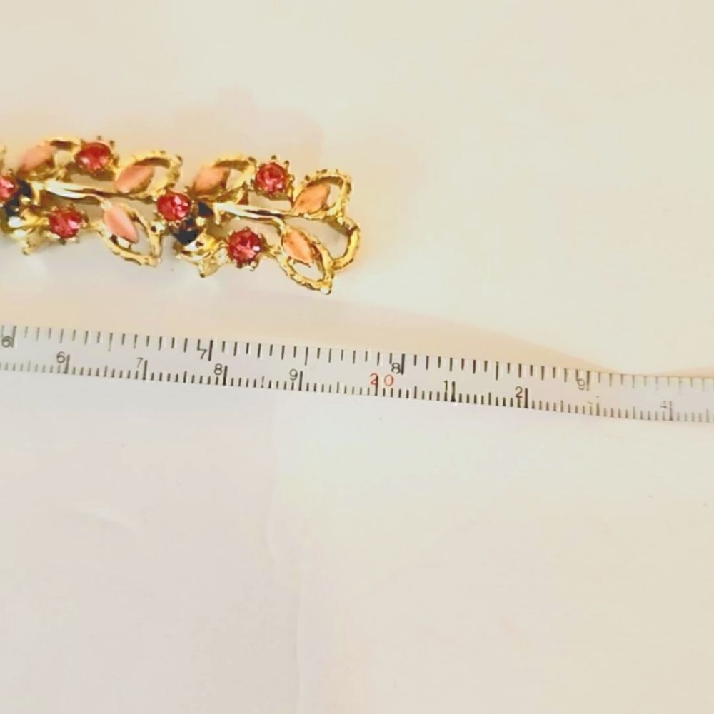 Vintage gold painted flora rhinestone pastel pink bracelet - Picture 9 of 10